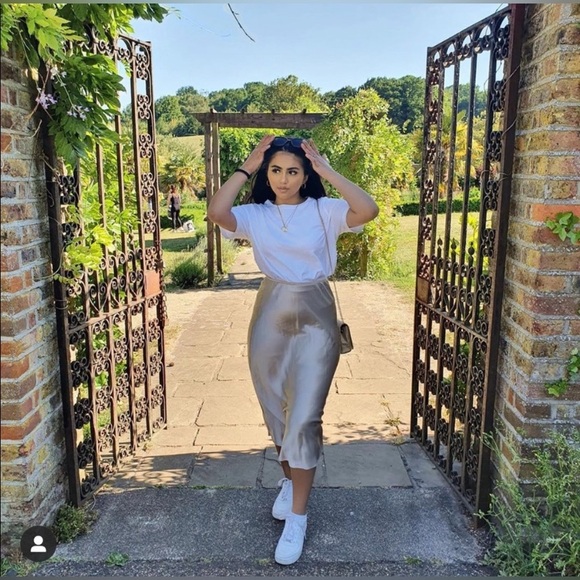 ZARA NEW SATIN EFFECT MIDI SKIRT - Picture 2 of 16